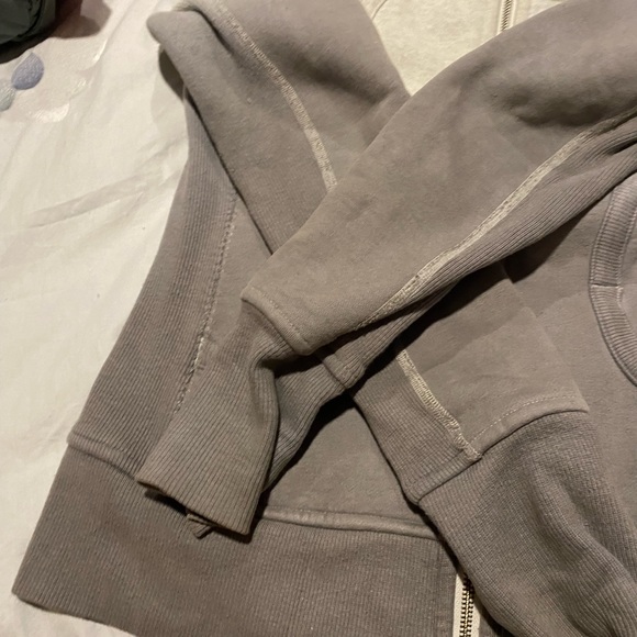 Lululemon Scuba Hoodie - Picture 4 of 7